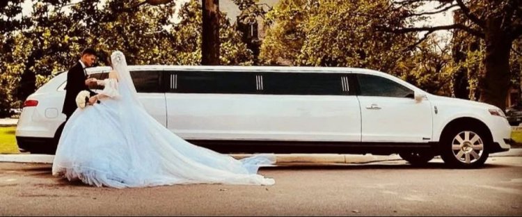 Arrive in Style with a Wedding Limo! ????✨