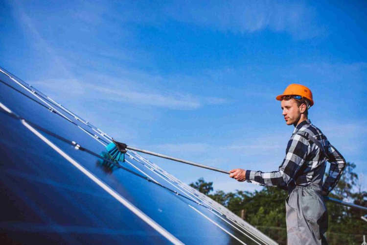 Efficient Solar Panels in Lahore Dust Storms