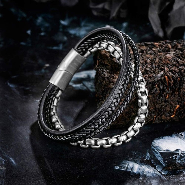 Leather vs. Chain: Which Bracelet Defines Your Aesthetic?