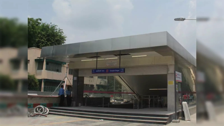 Sarojini Nagar Metro Station || Things To Do Near Me