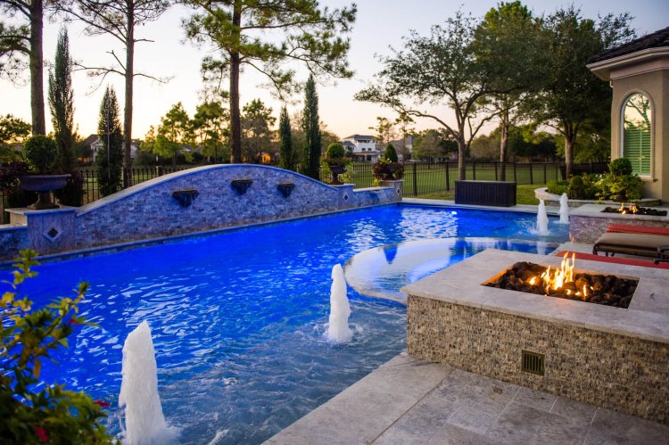 Classic Pools for Texas Backyards: Timeless Trends & Features