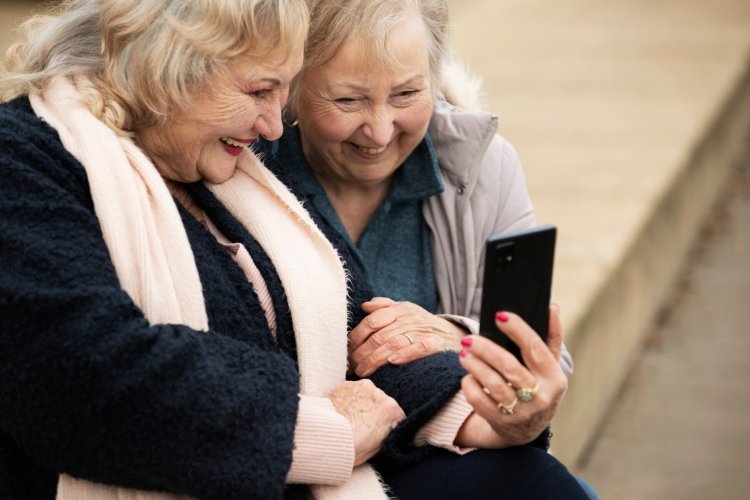 Best Online Friendship Clubs for Seniors to Stay Socially Active